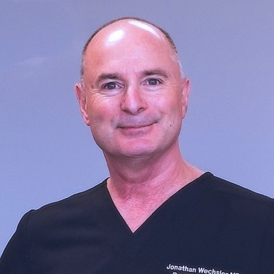 Portrait of Dr. Jonathan Wechsler, Internal Medicine Physician and Aesthetic Medicine Specialist at SKINZ Pro